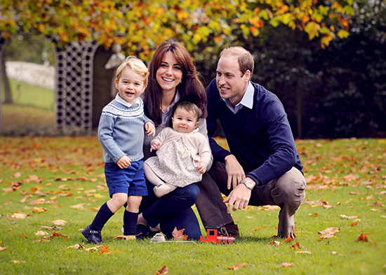 britains-prince-william-his-wife-kate-their-children-george-l-charlotte-pose-photo