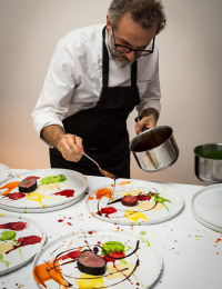 default_Photo-Chef-Massimo-Bottura-plating-Spin-Painted-Veal-Dish-created-by-Massimo-Bottura-Osteria-Francescana